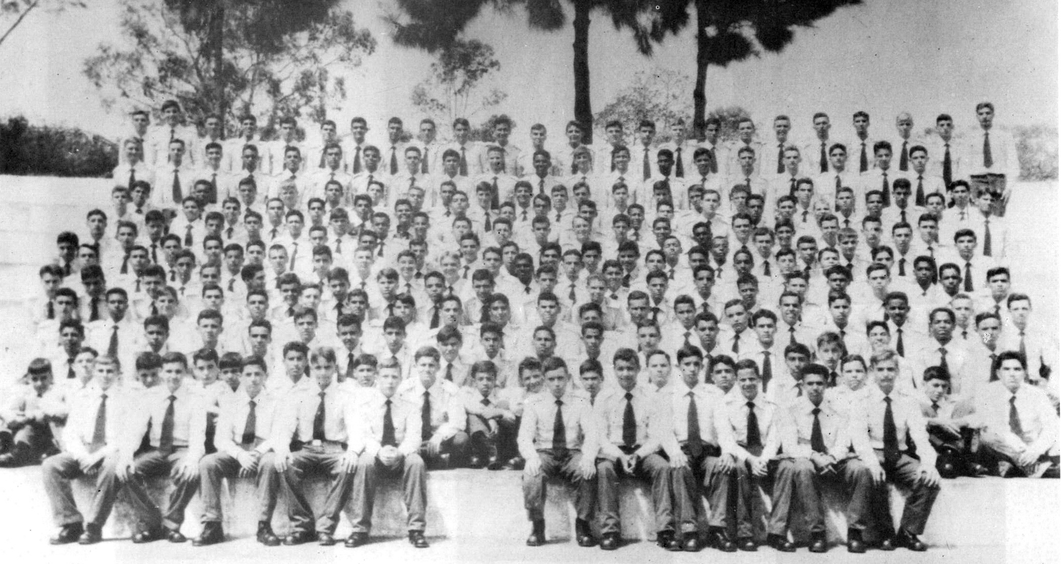 Foto da Turma 81 na primeira semana na EPCAR, fevereiro de 1981